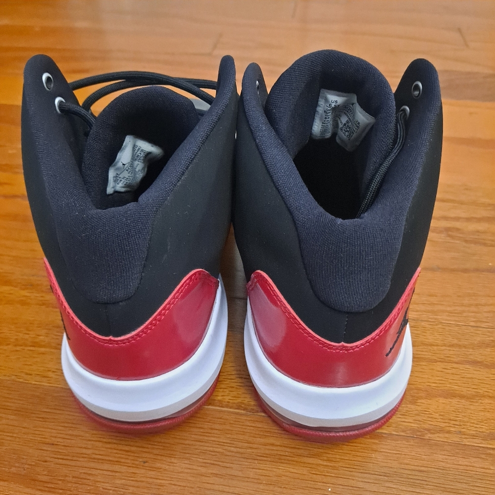 Nike Air Jordan Max Aura Black and Red 6.5Y Athletic Shoes - Picture 4 of 4